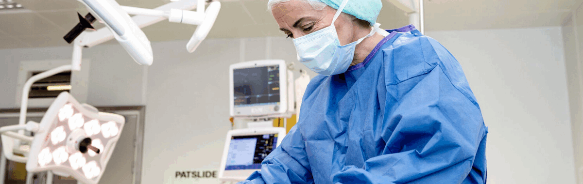 surgeon working in atheatre